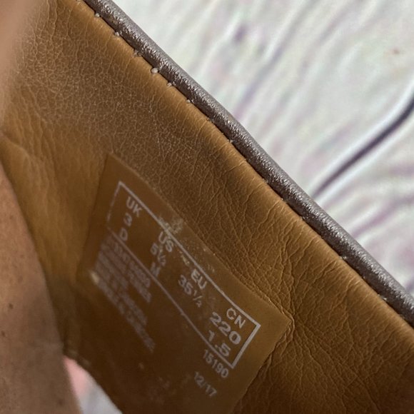 Clarks Gunmetal-Toned Solid Wedge Sandals - Picture 9 of 10